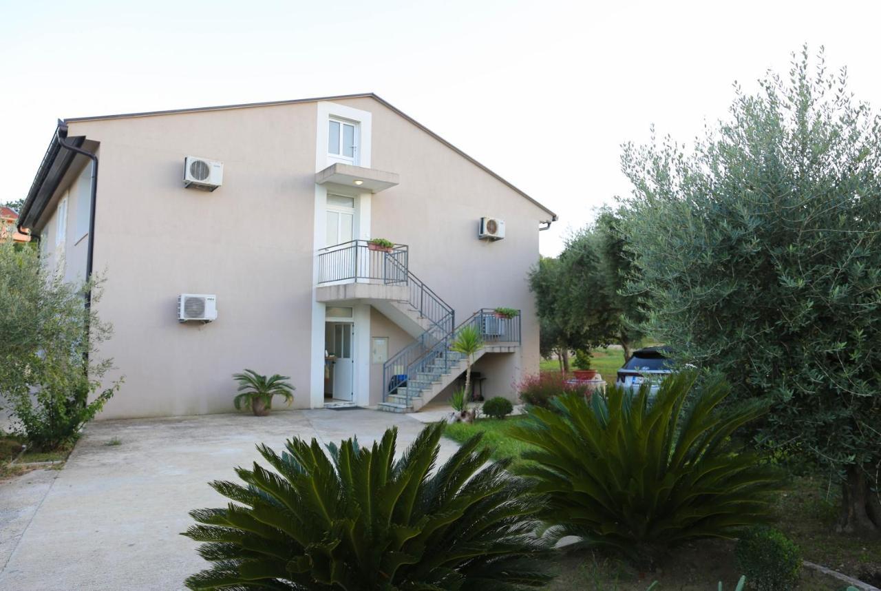 La Hacienda Hotel Ulcinj Buitenkant foto