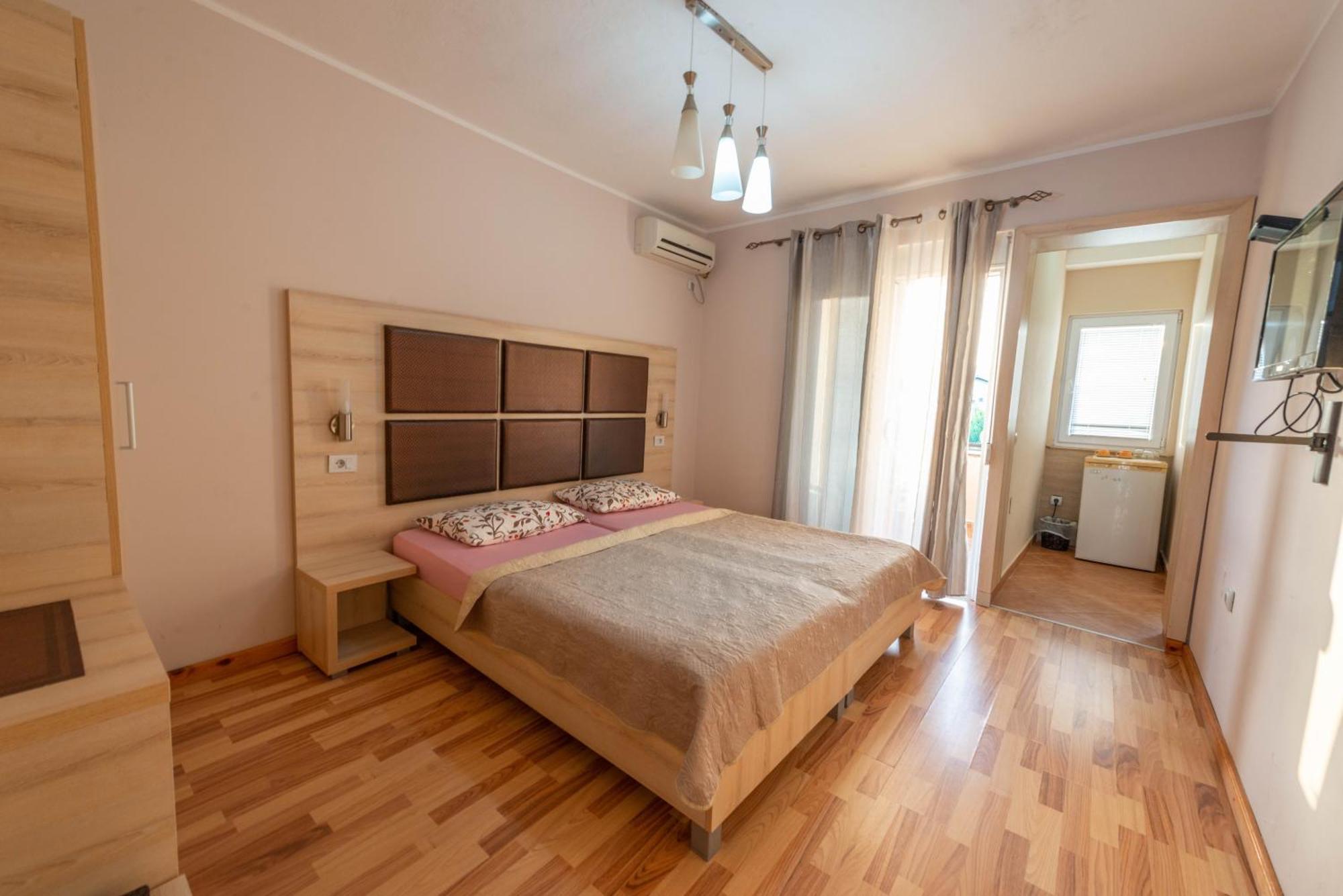 La Hacienda Hotel Ulcinj Buitenkant foto