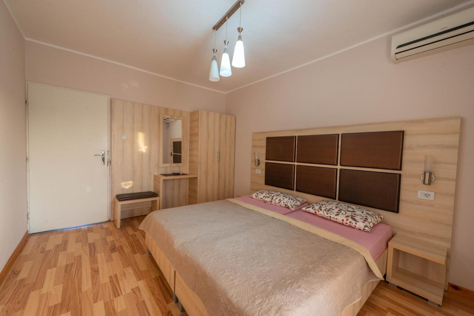 La Hacienda Hotel Ulcinj Buitenkant foto