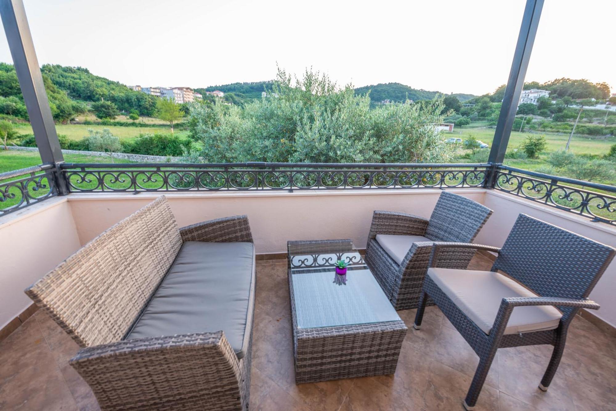 La Hacienda Hotel Ulcinj Buitenkant foto